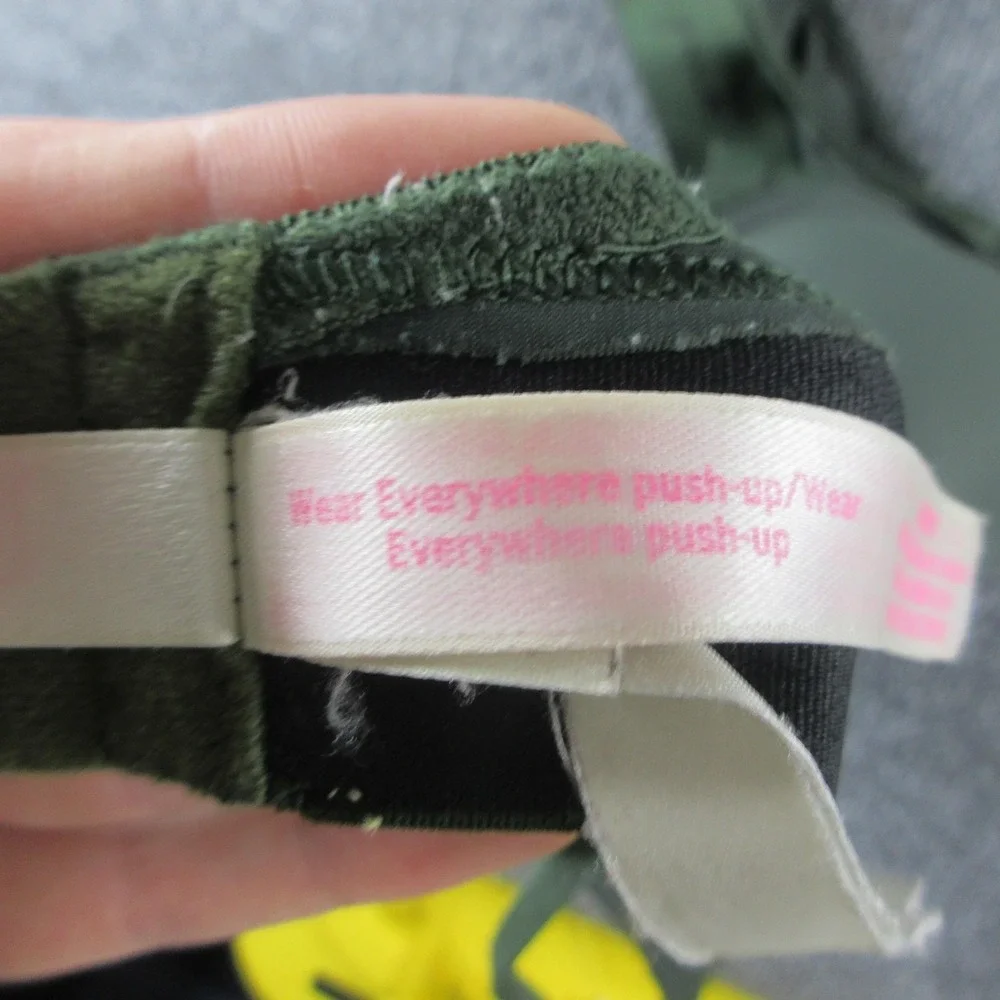 PINK Wear Everywhere Push-Up Bra Womens 34B Green Padded Underwire Everyday